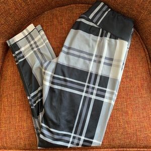 Reebok black and white checkered Capri leggings